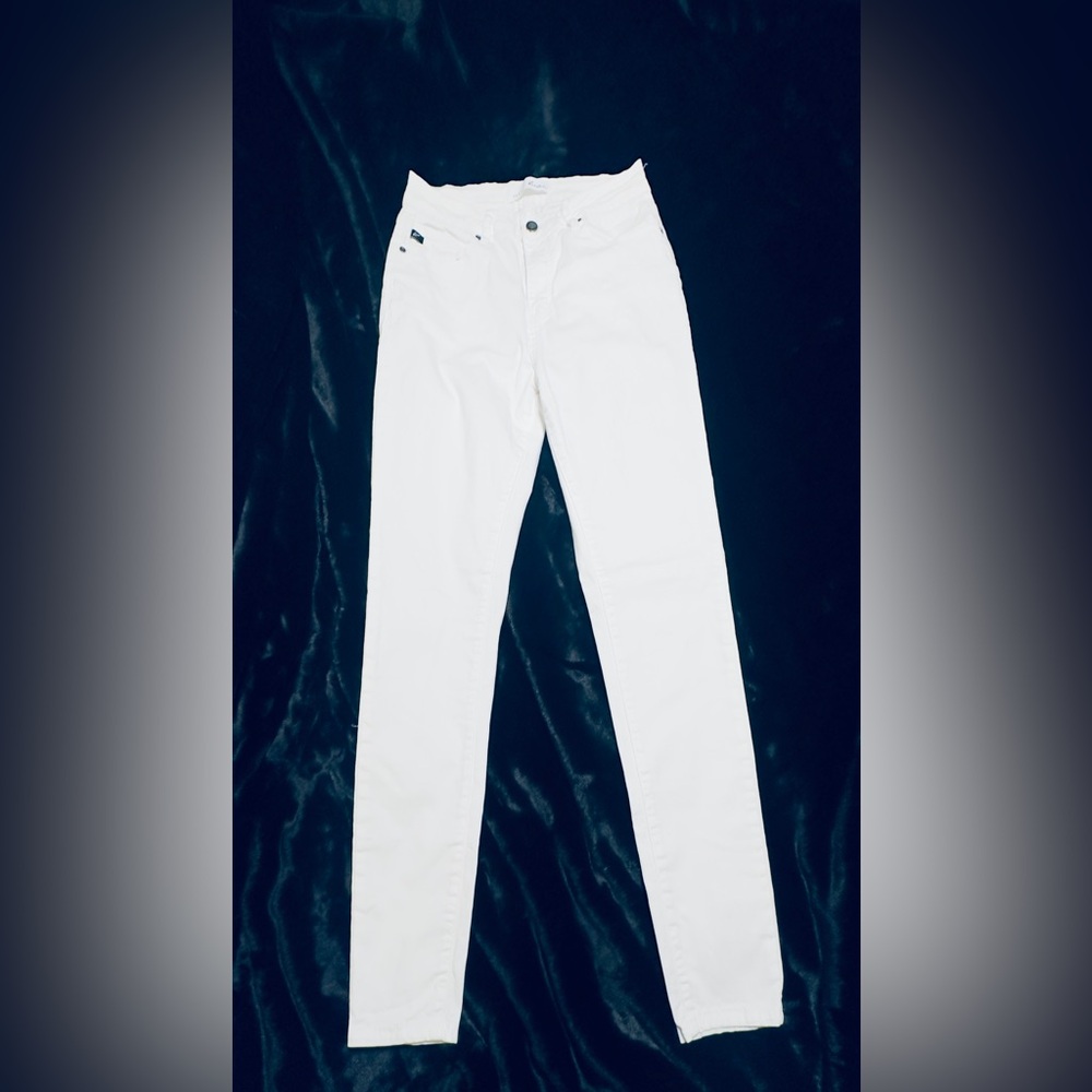Total Academia Outfit! White High-Rise Skinny Jeans And Corset Style Top! View 3